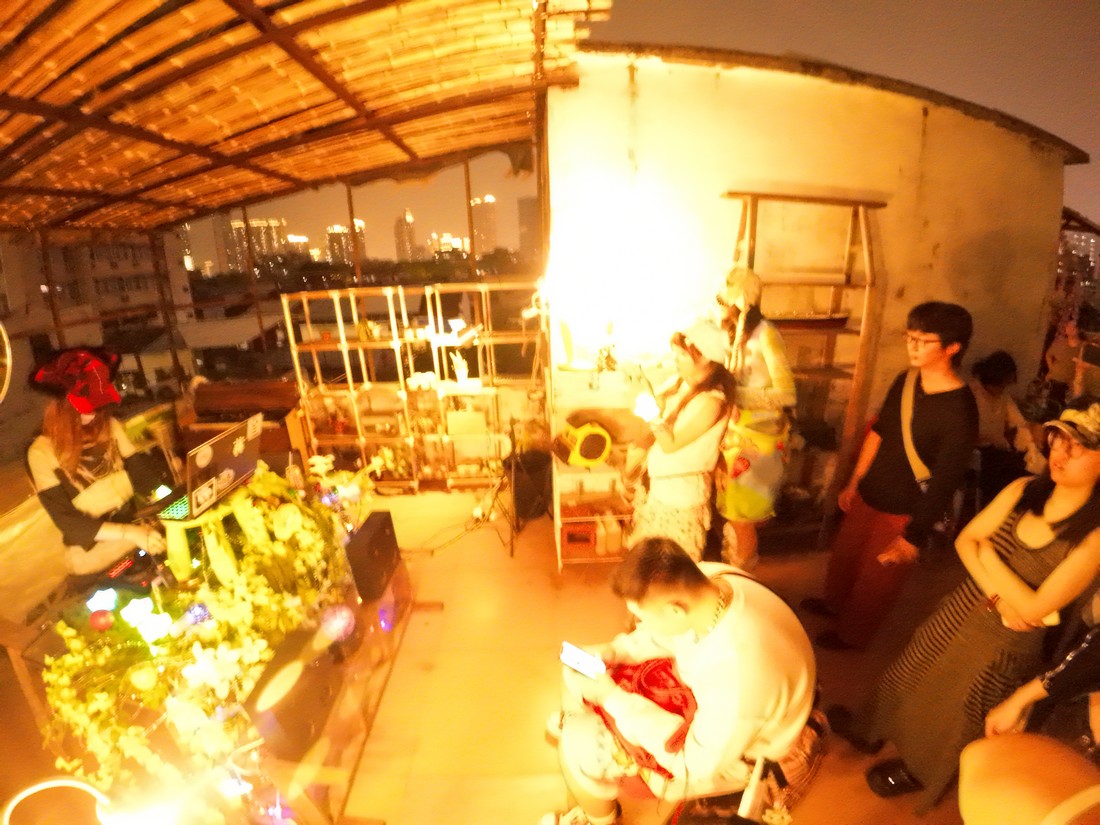 solo show online, neutral natural